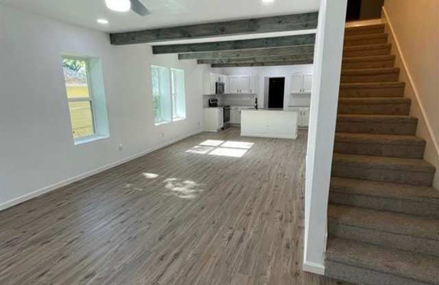 607 E Monterey Street