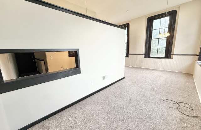 745 MANOR Street unit: 2