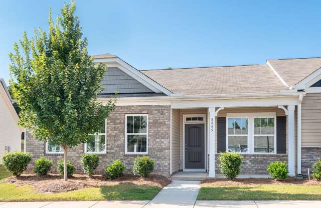 Lovely 3 Bed 3 Full Bath Townhome in Waxhaw!