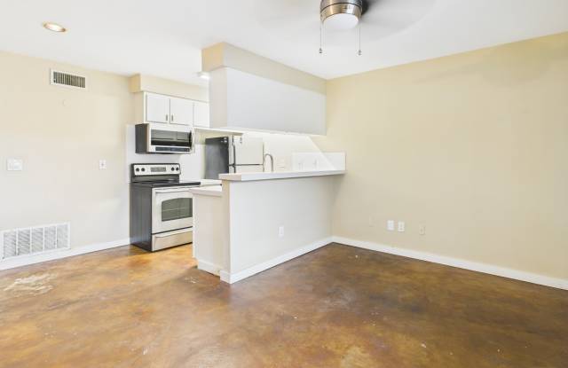 2302 E Side Dr Apt 20