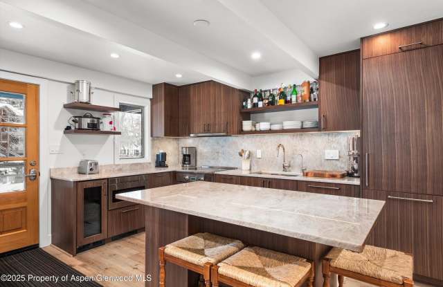 901 E Hyman Avenue unit: 1