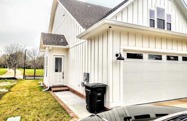 Great Carriage House in Southwood