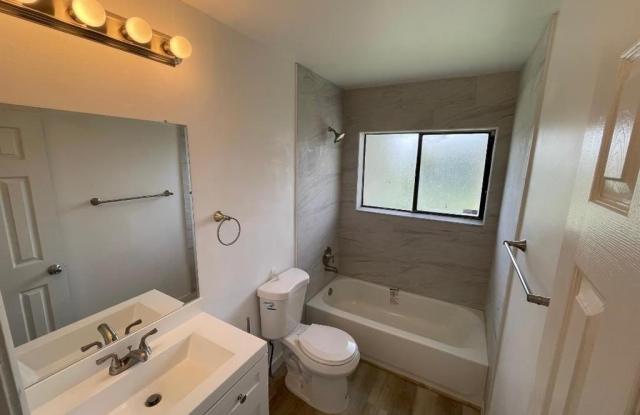 11372 ROYAL PALM BLVD