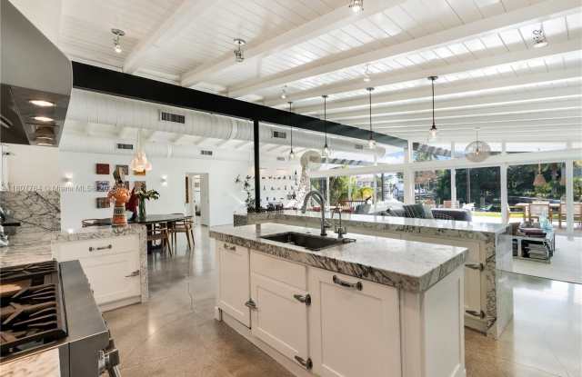 Photo of 270 Island Dr