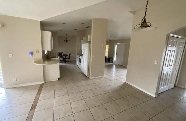 1002 SW Romaine Lane