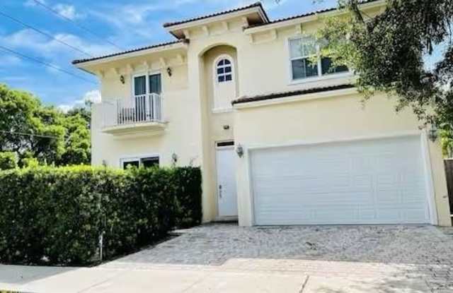 Photo of 700 SW 8th Way