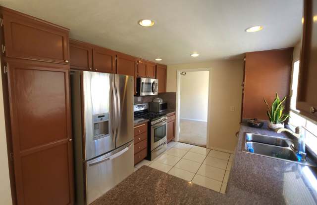 Amazing 2 story 4 bedroom home in Simi Valley with easy convenience to the freeway!