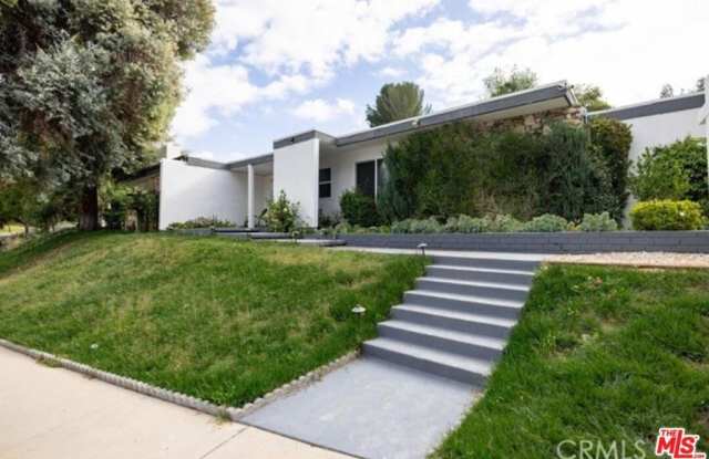 Photo of 18202 Lake Encino Drive