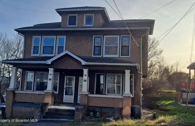 Photo of 907 W Linden Street unit: 1