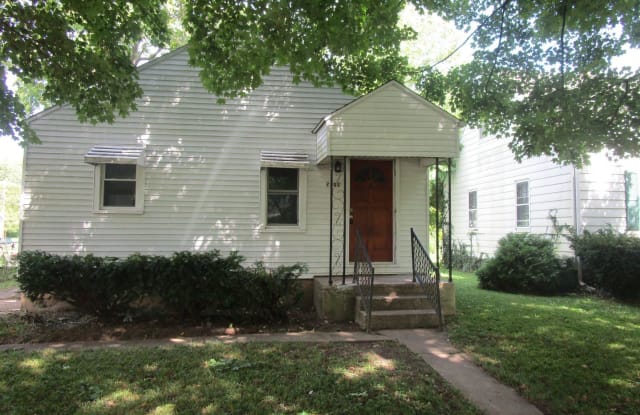 2302 S beacon st - 2302 South Beacon Street, Muncie, IN 47302