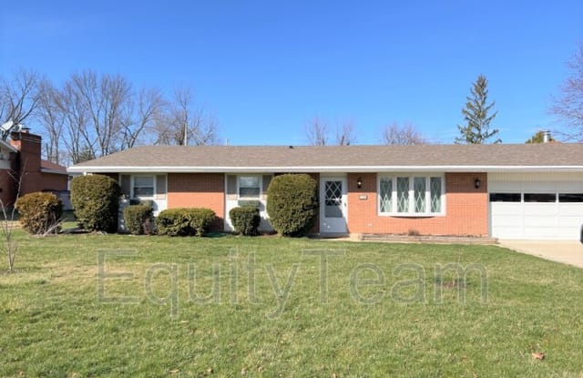 2188 Pine Knott Dr - 2188 Pineknott Drive, Beavercreek, OH 45431