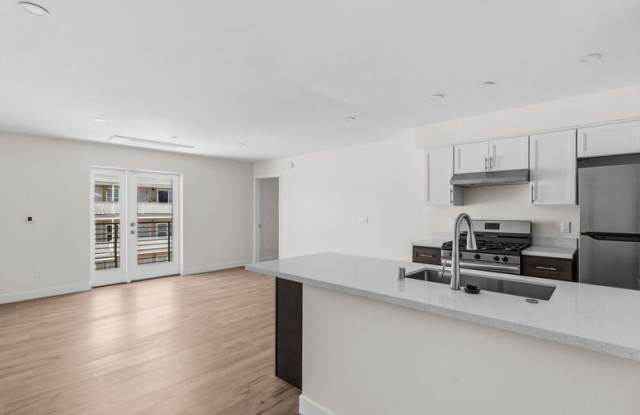 4364 Alabama St - 302