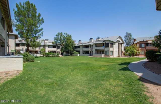 Photo of 1668 W Park Wood Lane