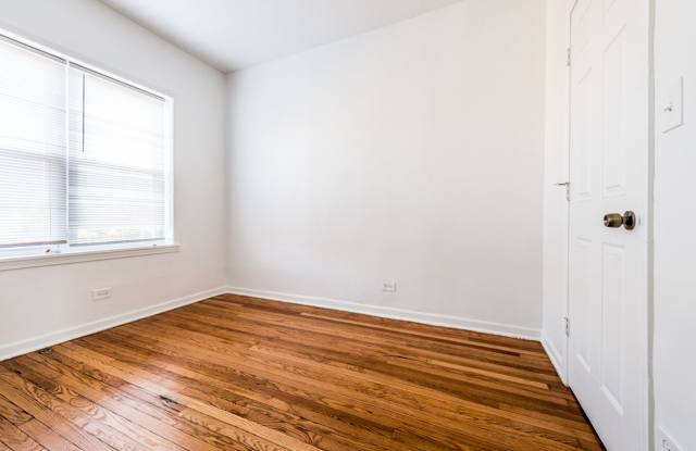 400-02 S Kilbourn Ave