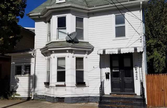Photo of 422 W JOHN STREET