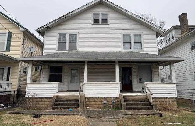 712 1/2 Main Street - 1/2