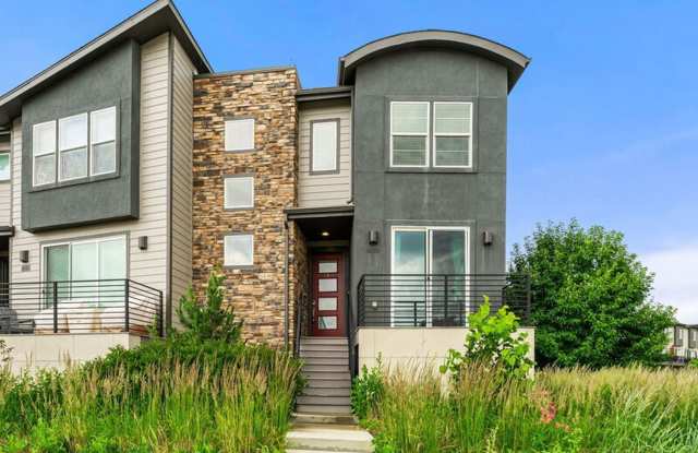 Modern End Unit in the Meadows!