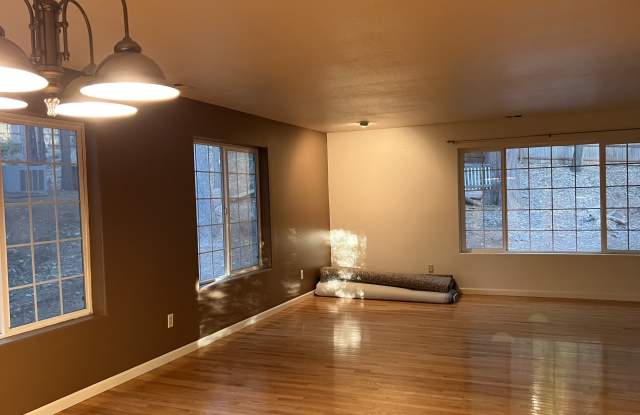 Photo of 14385 Holmwood Drive