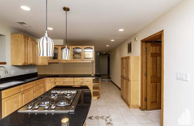 Photo of 4625 N Dover