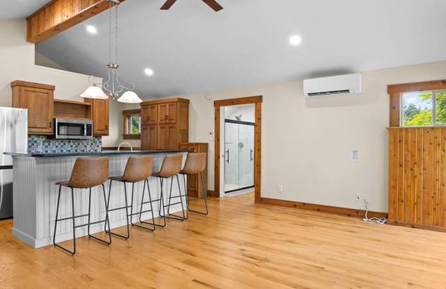 Photo of Cat-friendly 3-Bedroom Home with Peekaboo Views of Silver Lake