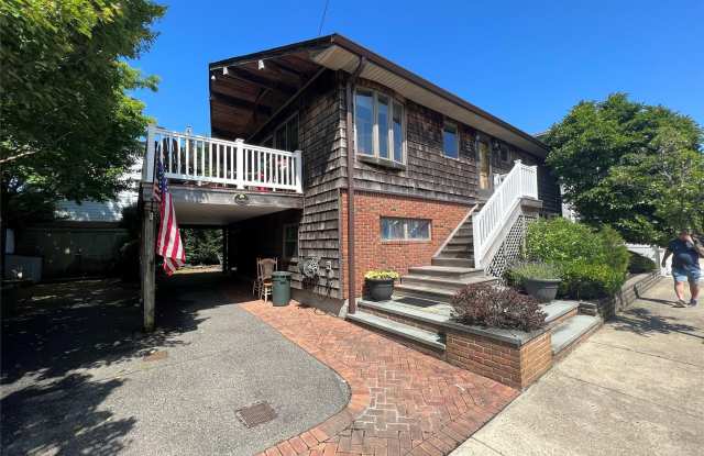 71 Garden City Avenue