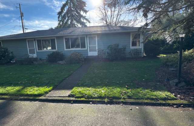 Spacious 2 Bedroom 1 Bath Duplex in Park-Like Setting - Pets Welcome