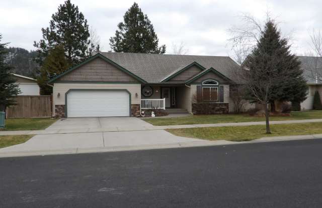 Beautiful home near Canfield Mountain - 4456 North 16th Street, Coeur d'Alene, ID 83815