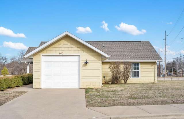 Photo of 640 E Sunset Street