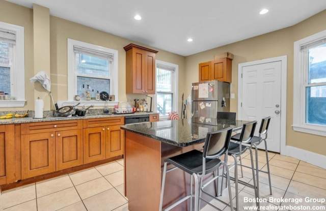 Get $1000 upon closing with monthly promo!  Spacious, Luxury Apartment with Huge Sunlit rooms near NEU!