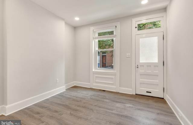 1134 E OXFORD STREET