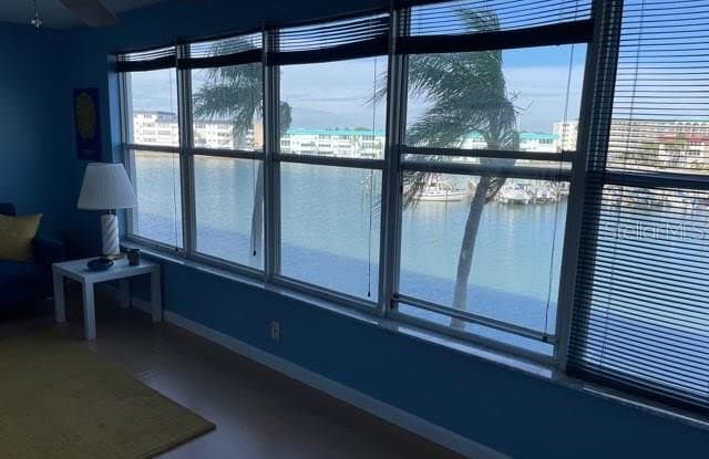 5925 SHORE BOULEVARD S