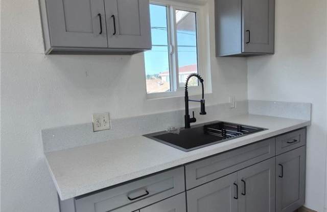 645 S Gerhart Avenue