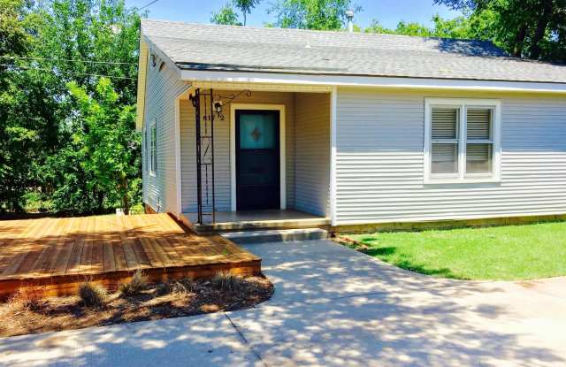 Updated 3BD 1.5BA Home with Bonus Office Space in Central Park!!