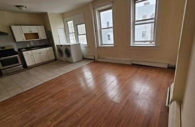 305 MARTIN LUTHER KING JR DR