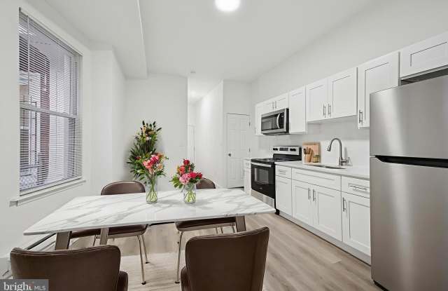 Photo of 1225 W SILVER Street unit: 1