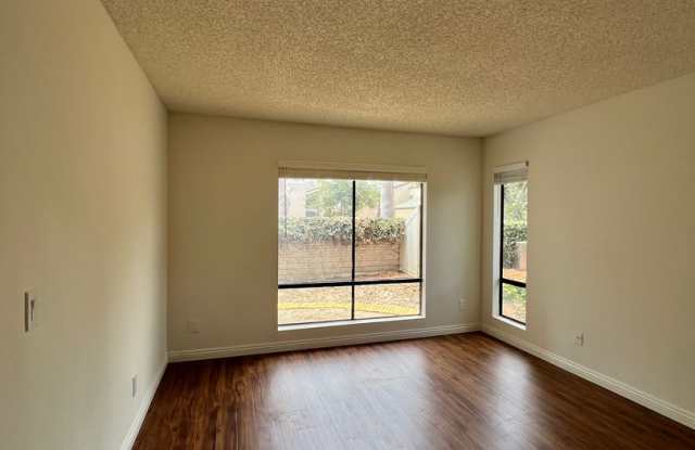 **Modern 1-Bedroom Condo in Prime Huntington Beach Location!**