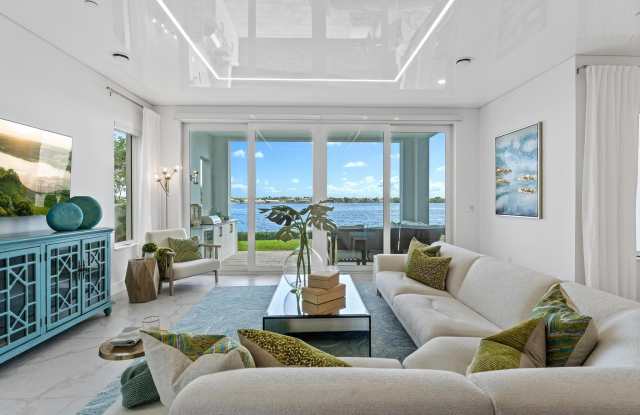 100 Water Club Court N