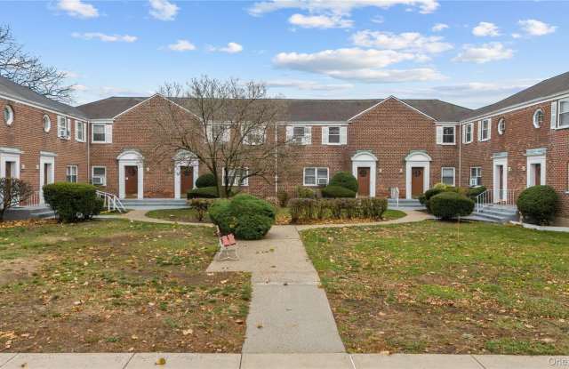 Photo of 131-55 234th Street unit: Lower Level