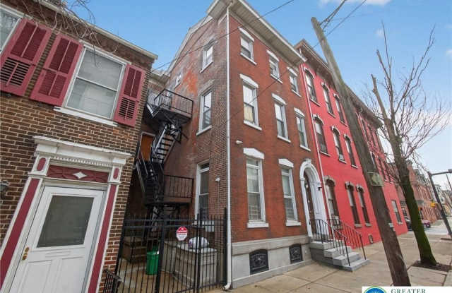 542 W Walnut Street unit: 1R