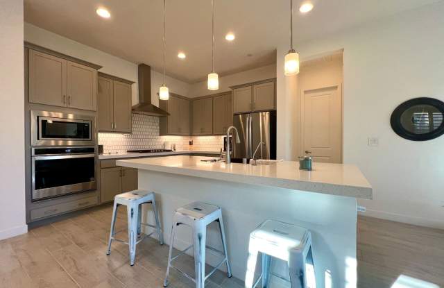 Immaculate 3 Bedroom Furnished Smart Home in Lake Las Vegas – A Tranquil Desert Oasis