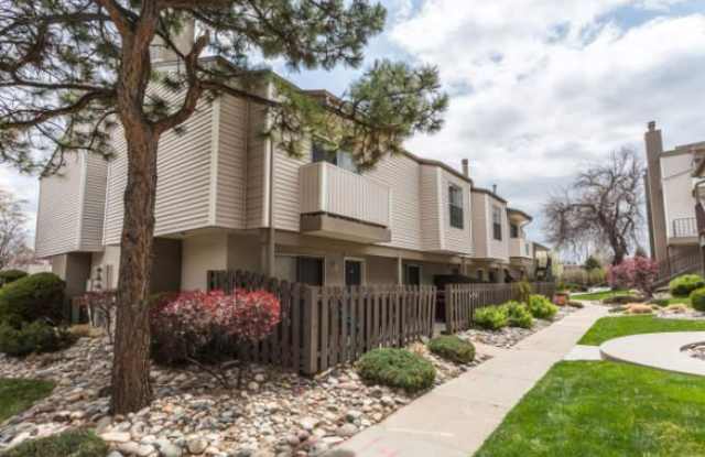 8525 E Hampden Ave, #220
