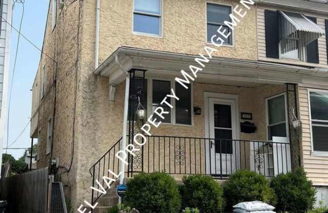 Photo of 243 Hall St, Phoenixville, PA 19460