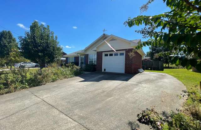 Nice Brick 3/2 House in Garden Lakes- $1,495