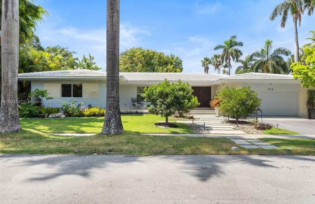 934 Van Buren St