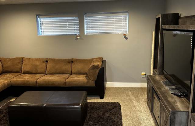 1088 E Sleepy Hollow Ln