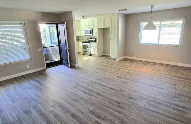 Must see! Beautiful upgraded condo in Thousand Oaks!