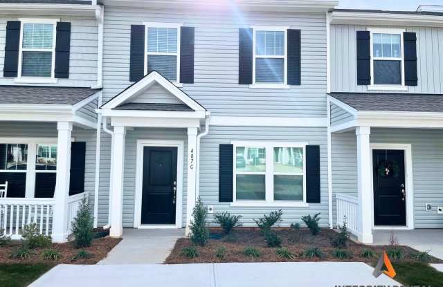 Charming Townhome community 3br 2.5ba with a cooks kitchen with island minutes from I-85 and shopping
