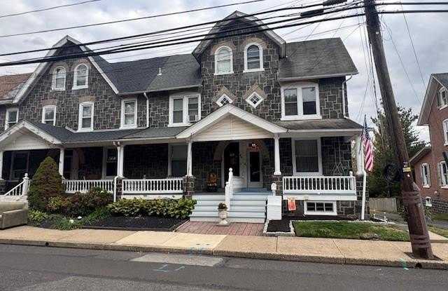 Photo of 44 E WALNUT Street