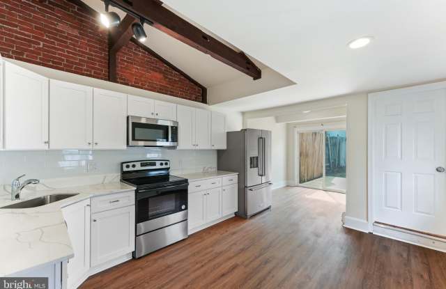 230 S WALNUT Street unit: 1