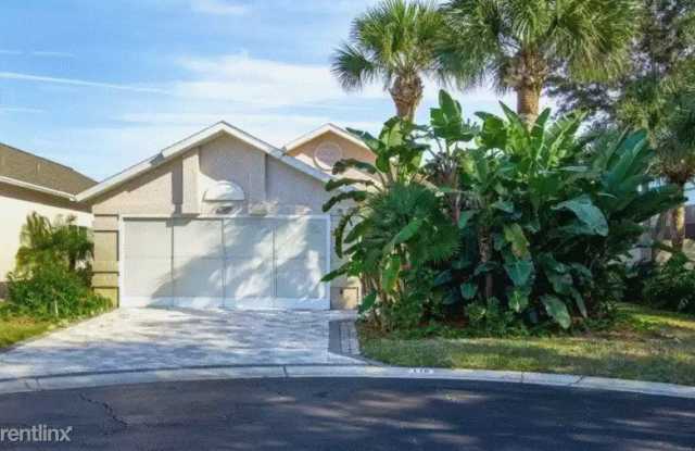 116 Woodlake Court UNIT